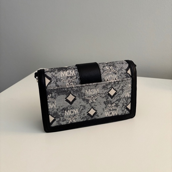 MCM Tracy Crossbody in Vintage Monogram Jacquard - Picture 2 of 8